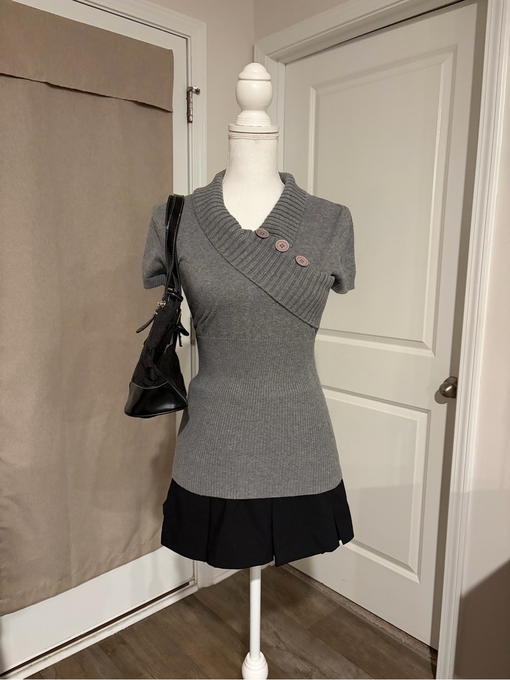 Windsor Gray Short-Sleeve Ribbed Knit Top Buttons Size Medium Fall Autumn Y2K